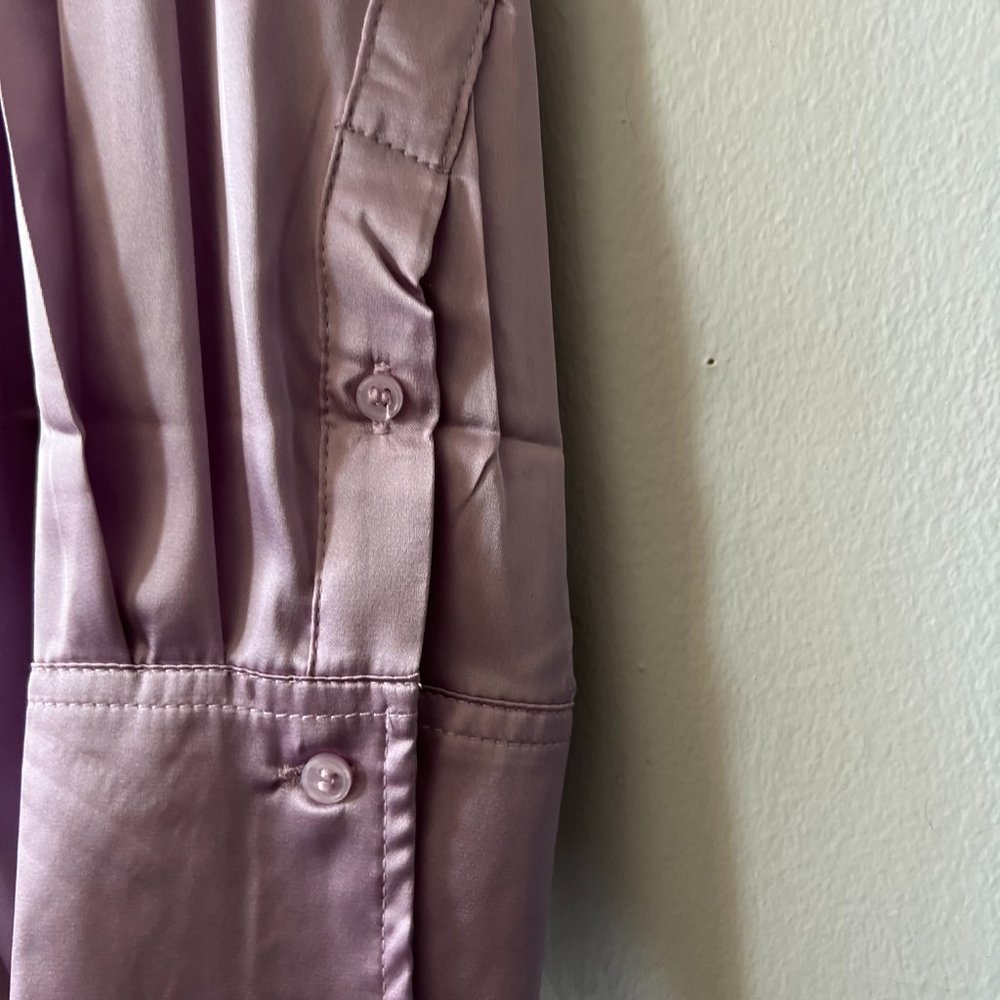 H&M Silk Feel Button Up / V-Neck Blouse - Size XL in Lilac Purple - Picture 4 of 11
